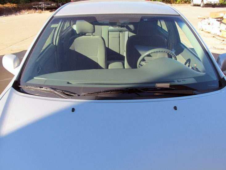 Лобовое стекло на Toyota Camry
