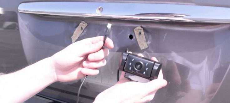 Установка камеры заднего вида на Toyota Camry