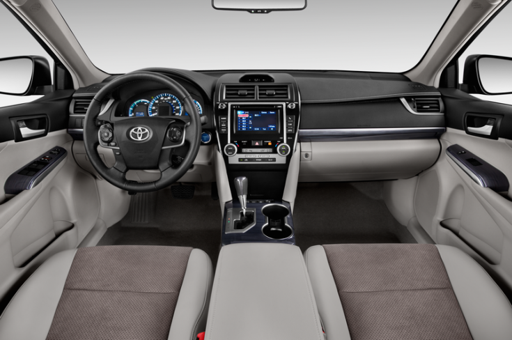 Интерьер Toyota Camry 2014