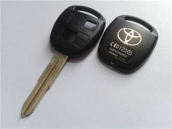 Ключ от Тойота Королла