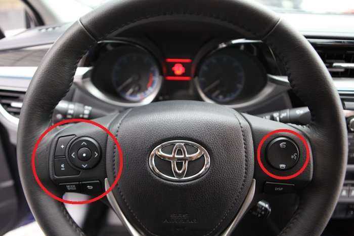 Кнопки на руль Toyota Corolla