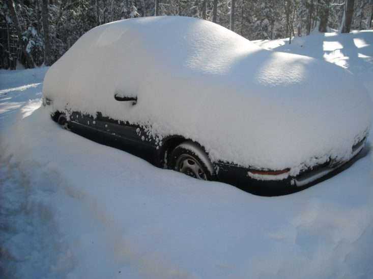 При долгой стоянке зимой Toyota Corolla может не завестись