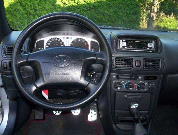Фотография места водителя Toyota Corolla 1999