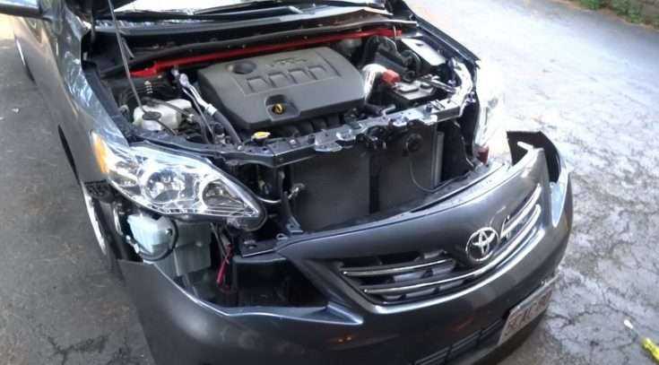 Процесс демонтажа переднего бампера Toyota Corolla
