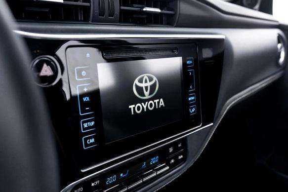 Фото штатной аудиосистемы Toyota Corolla