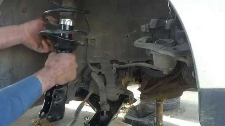 Процесс установки переднего амортизатора на Тойота Королла