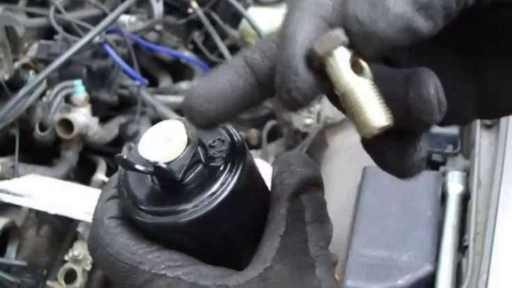 Процесс замены топливного фильтра на Toyota Camry