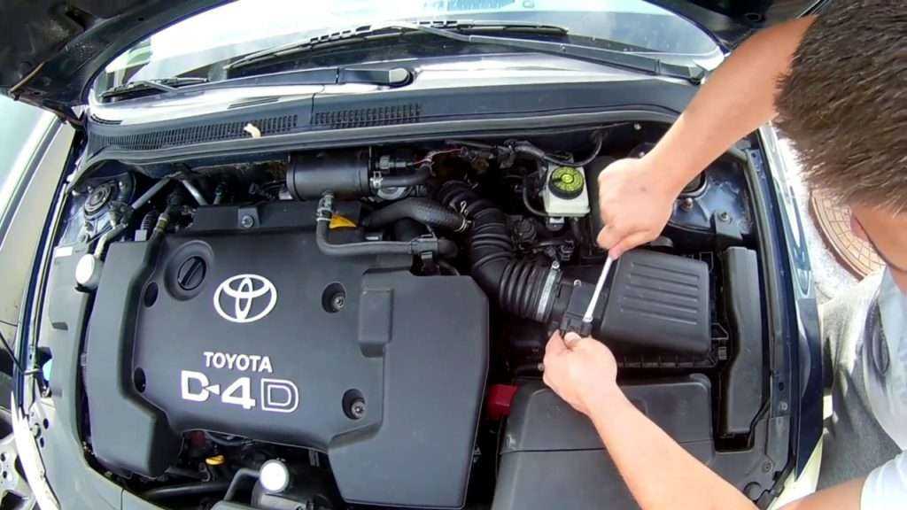 Замена воздушного фильтра на Toyota Avensis